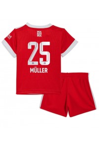 Bayern Munich Thomas Muller #25 Babyklær Hjemme Fotballdrakt til barn 2022-23 Korte ermer (+ Korte bukser)